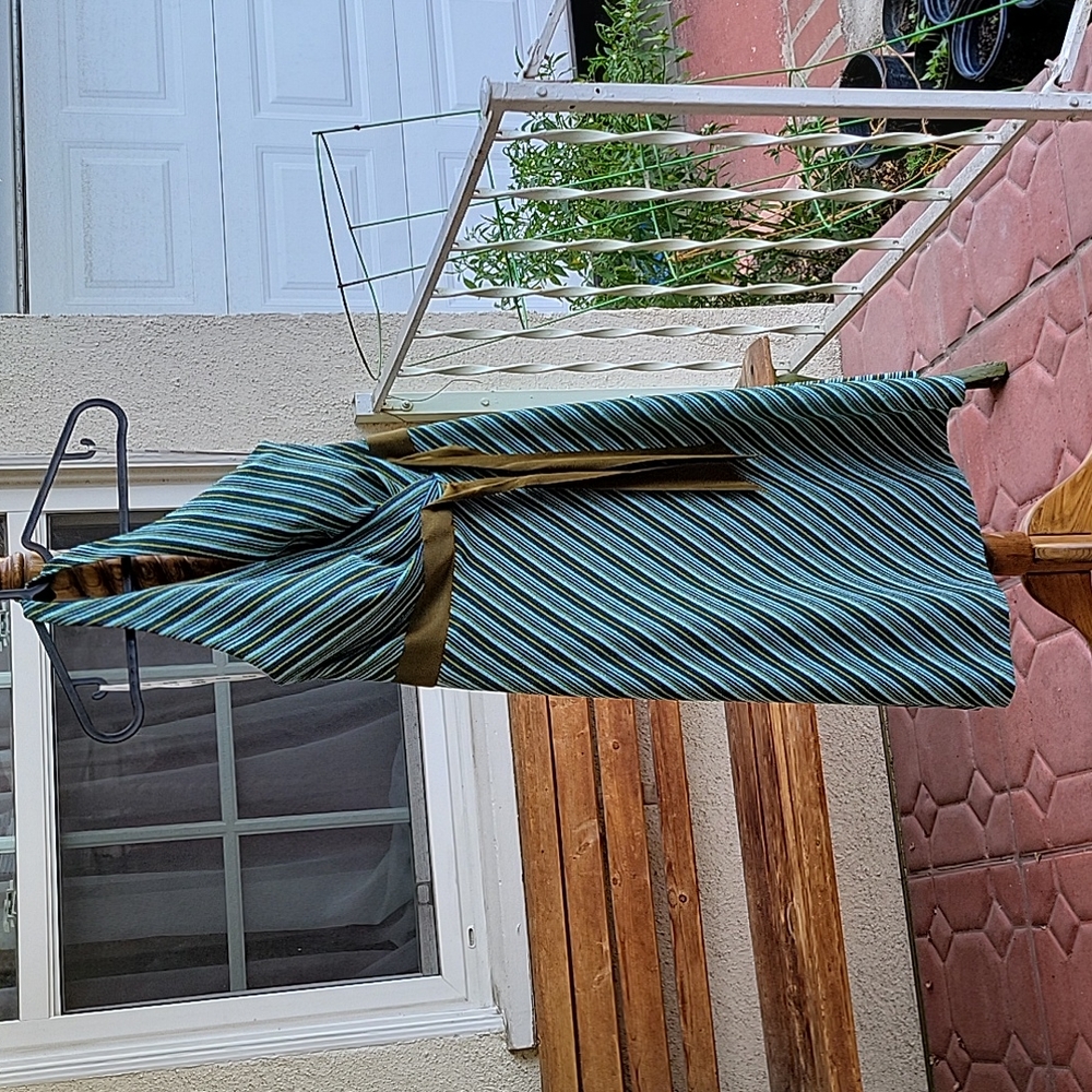 Dress. Size 4. Very Good condition.